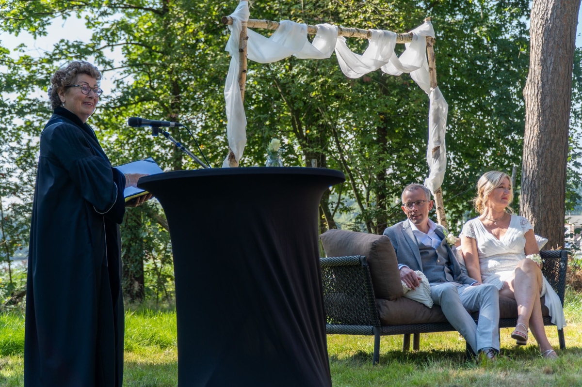 Bekijk deze foto groter. Foto: 'Huwelijk Dennenoord 03 - foto Jeroen Willems'.